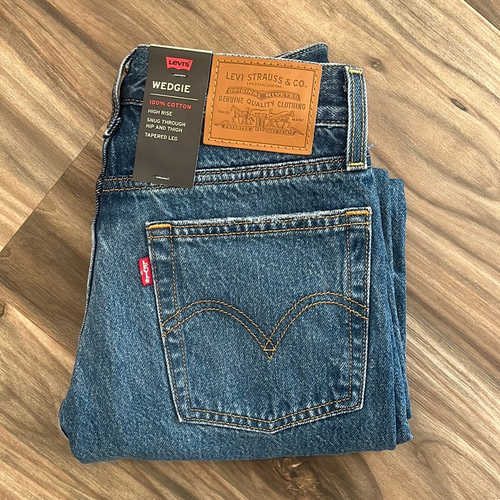 NWT Levis Wedgie Fit Ankle Jeans